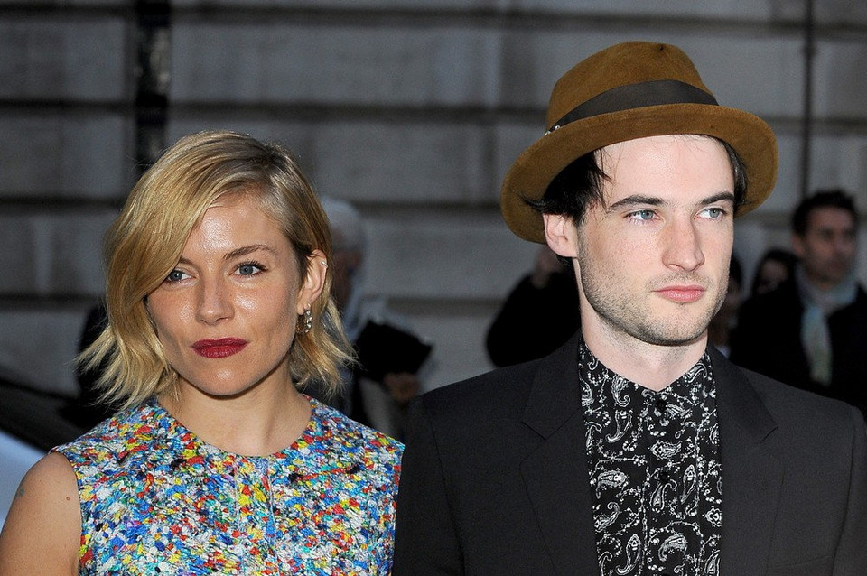 Sienna Miller i Tom Sturridge rozstali się kilka tygodni temu. Mają małą córeczkę.