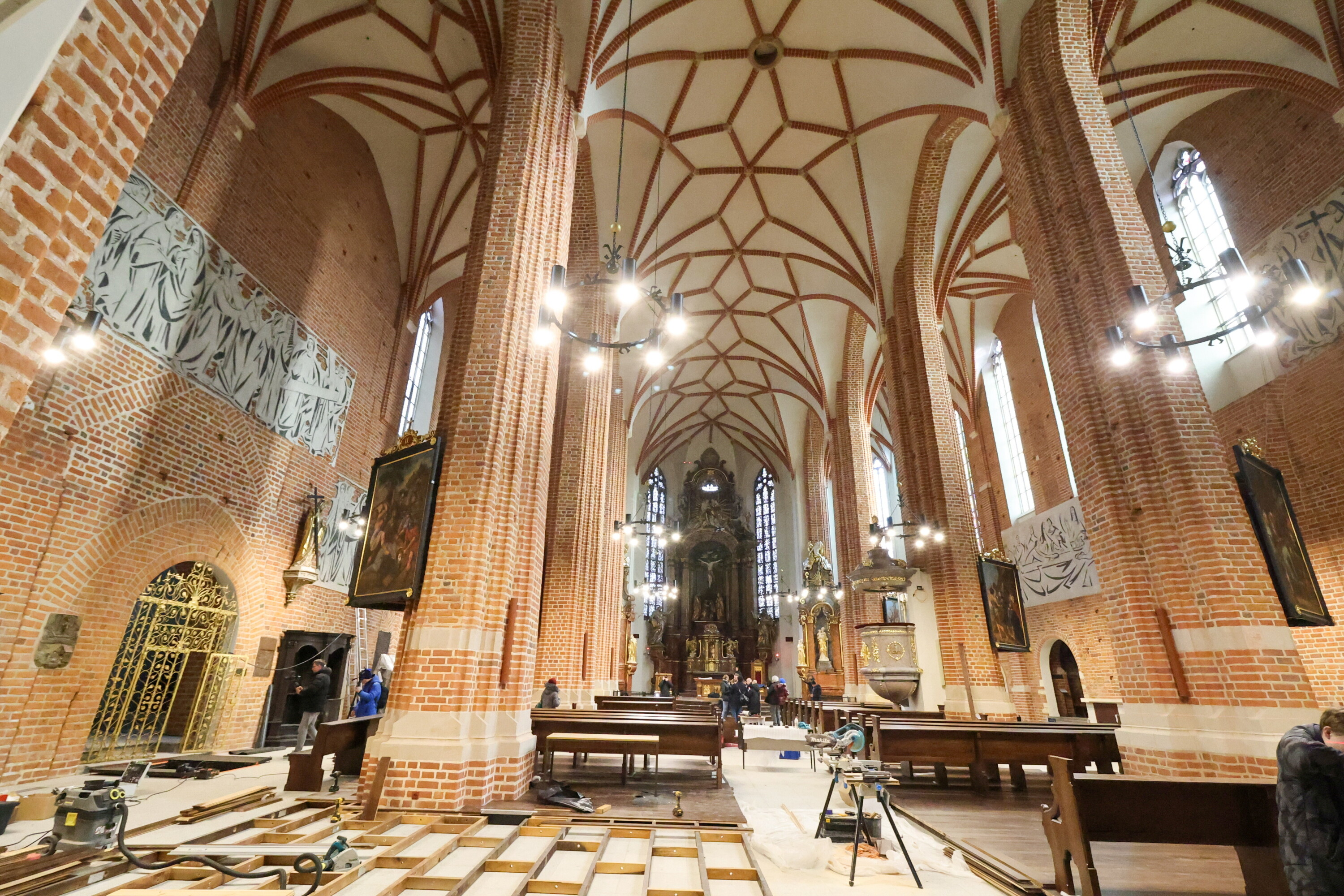 Po trzech latach przerwy: Katedra w Opolu znów przyjmuje wiernych