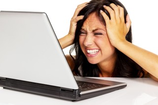 Portale nie muszą jeszcze usuwać hejtów z własnej inicjatywy