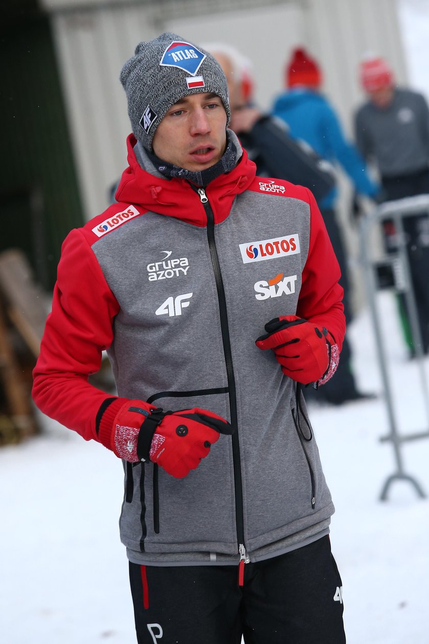 PŚ w Wiśle: Kamil Stoch ma kontuzję. Kolano wciąż go boli