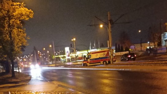 Kierowca seata zderzył się z jadącą na sygnale karetką na ul. Towarowej w Olsztynie