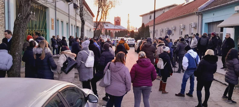 Protest roditelja ispred OŠ "Sečenji Ištvan", Subotica