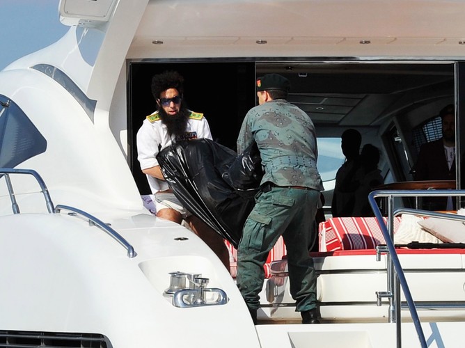 Mordercze show Sachy Barona Cohena w Cannes