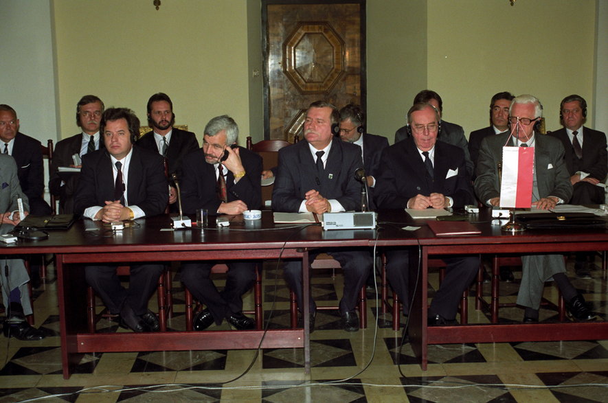 Kraków październik 1991 r. Szczyt przywódców Grupy Wyszehradzkiej. Zarębski za Bieleckim, obok niego Andrzej Olechowski, dekadę później jeden z założycieli Platformy Obywatelskiej