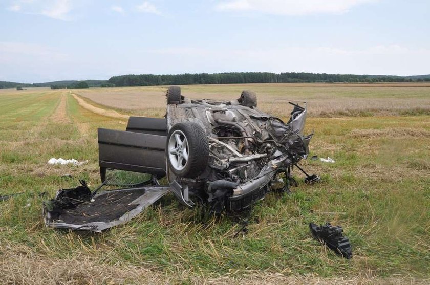 Pijacki rajd BMW. Zobacz, co zostało z auta!