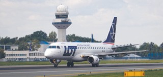 Kontrolerzy z Okęcia będą nadzorować dwa lotniska pod Warszawą. Trwa realizacja wieży zdalnej