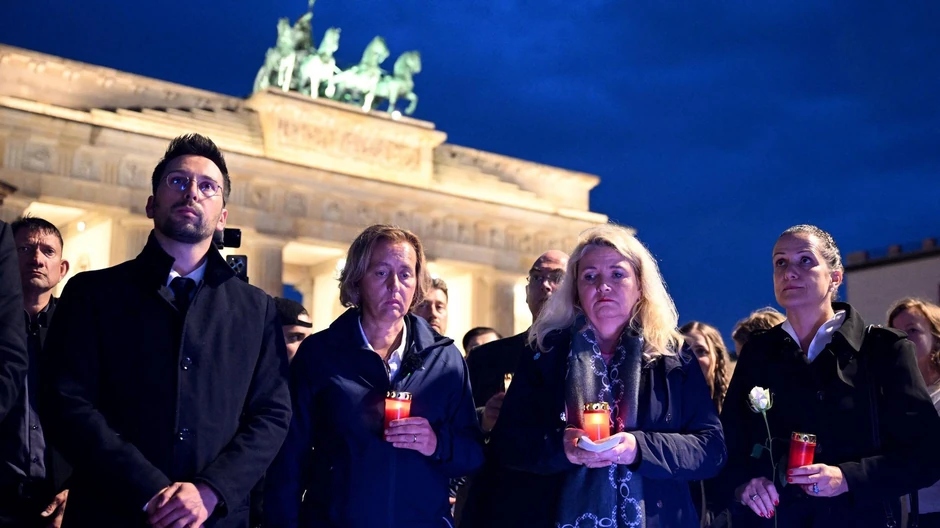 Funkcioneri ekstremno desničarske Alternative za Nemačku u Berlinu odaju počast ubijenom Čarliju Kirku | Foto: Reuters