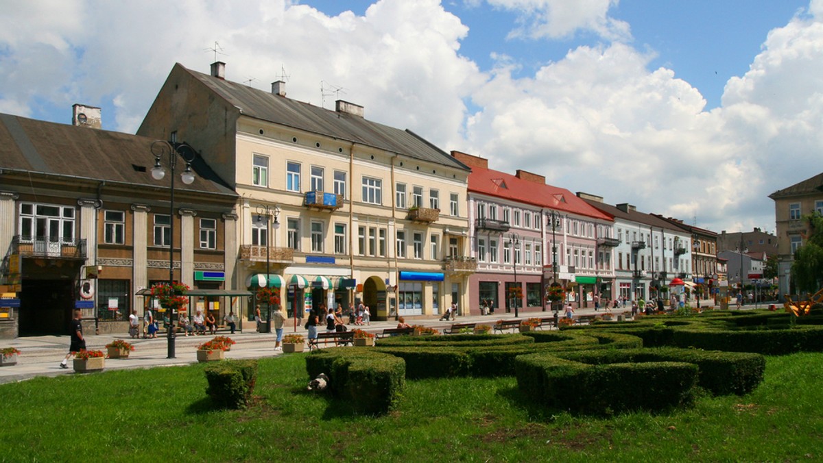 XIX-wieczny ratusz w Radomiu odzyska swoje dawne przeznaczenie. Budynek, w którym przez ostatnie lata mieściło się w Archiwum Państwowe, ma być wyremontowany i przeznaczony na potrzeby urzędu miejskiego. Inwestycja ma wpłynąć na ożywienie radomskiego rynku.