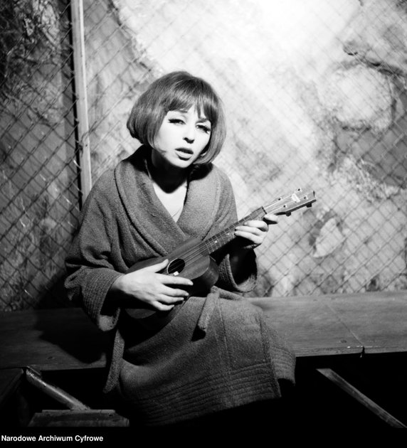 Kalina Jędrusik w sztuce "Śniadanie u Tiffany'ego", rok 1965, Teatr Komedia