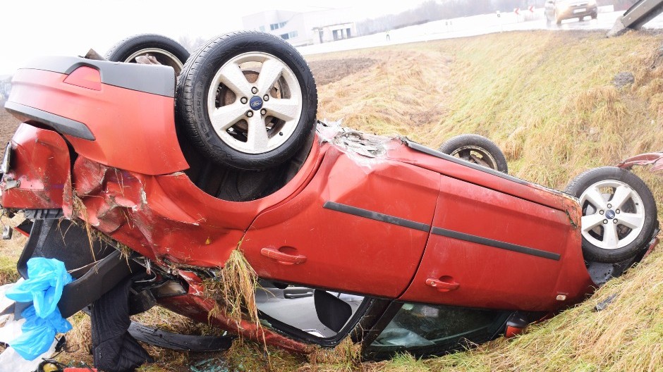 Opitý vodič spôsobil dopravnú nehodu medzi Badínom a Zvolenom.