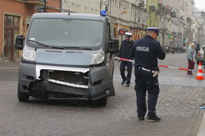 Auto wjechało w pieszych. Są ranni! Zdjęcia!