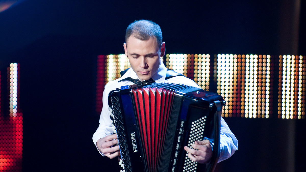 Marcin Wyrostek, akordeon i studio "Mam talent!"... czy to deja vu? Nie, to pierwszy live trzeciej edycji "Mam talent!"