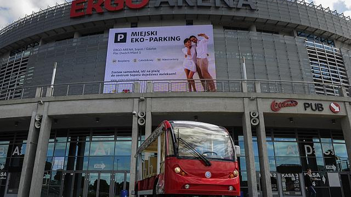 Parkują na trawnikach, chodnikach, zastawiają zatoczki autobusowe – Sopot ma kłopot z kierowcami, którzy łamią w ten sposób prawo.