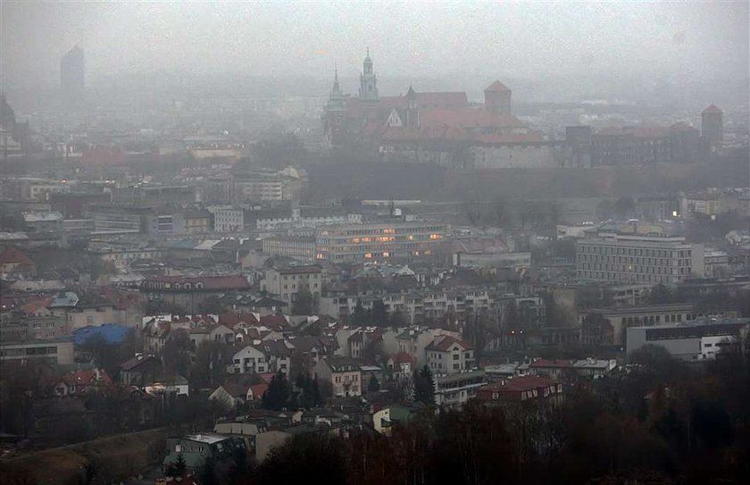 Zatrute powietrze nad Polską. Mają ogłosić alarm