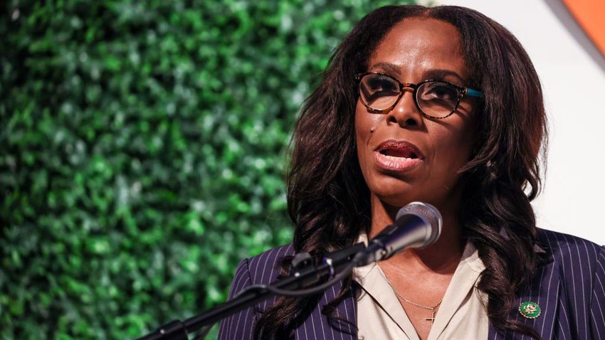 Poslanica Predstavničkog doma Stejsi Plasket bila je jedna od mnogih istaknutih ličnosti koje su održavale odnose sa Epstinom uprkos njegovoj krivičnoj presudi | Foto: Jemal Countess/Stringer/Getty