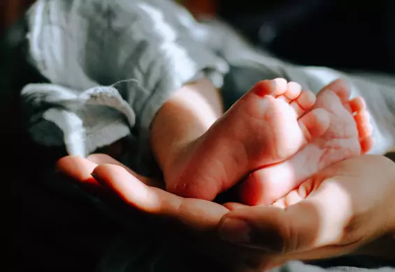 Kobieta zakażona koronawirusem nie pamiętała swojego porodu. "Nie wiedziałam, że urodziłam"
