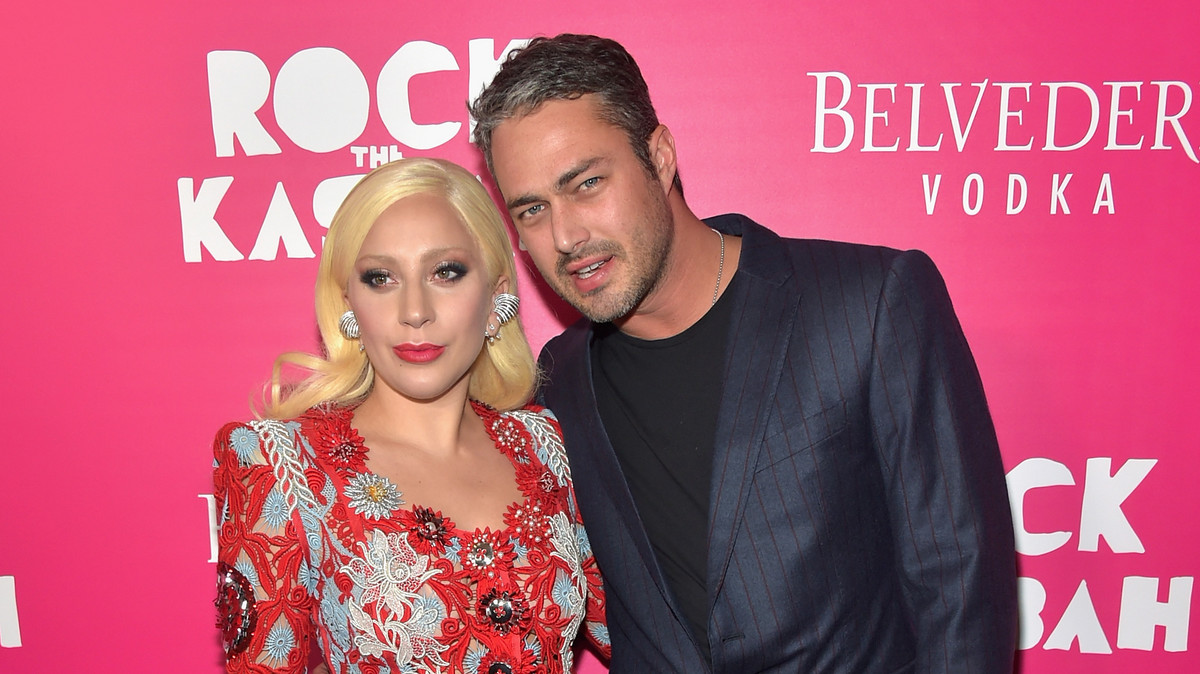 Lady Gaga i Taylor Kinney nago na okładce magazynu 