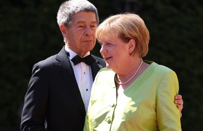 Angela Merkel sa suprugom