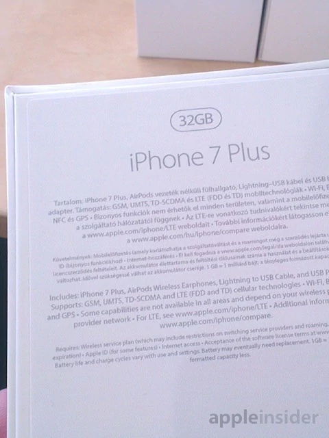 iPhone 7 Plus - opakowanie z informacją o słuchawkach AirPods