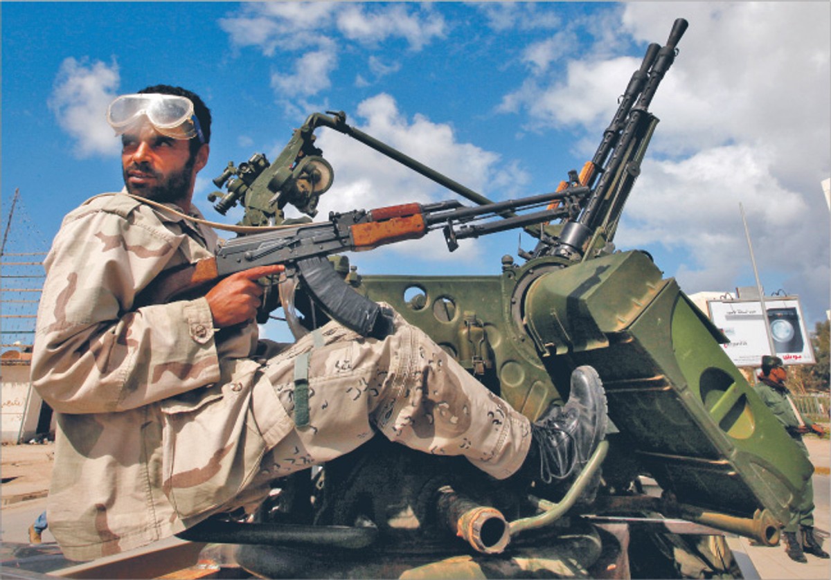 Wczoraj siły lojalne wobec Kaddafiego zabiły co najmniej 11 osób. Jednak rebelianci nie chcą na razie interwencji lądowej wojsk NATO