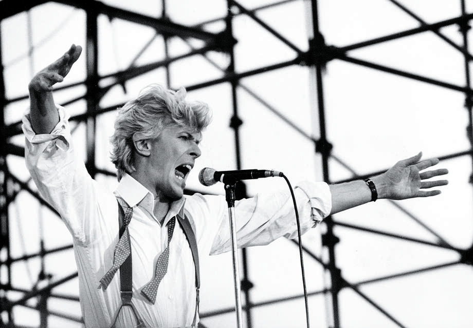 Po śmierci Davida Bowiego pierwsze tłoczenie jego płyty z 1969 r. przemianowane z czasem na Space Oddity sprzedano za 6826 funtów. 