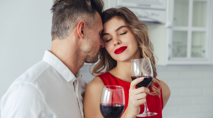 A közös ivás lehet a jó párkapcsolat titka? /Illusztráció: Freepik