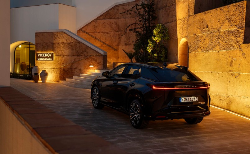 Nowy Lexus RZ 550e F SPORT