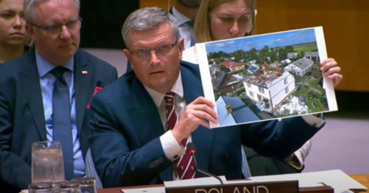 Nie dron, a rakieta! Skandal i informacyjna porażka polskiego rządu na oczach świata.