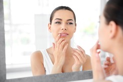 Domowe sposoby na piękne usta. 6 podpowiedzi