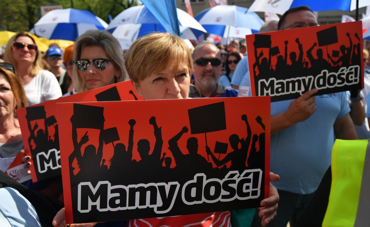 Sytuacja reprezentacji pracowniczej teoretycznie jest odmienna. Ostatnie lata były dla niej pomyślne – bezrobocie jest niskie, przeciętne wynagrodzenie szybko rośnie, w życie weszło wiele propracowniczych rozwiązań. Tyle że wpływ związków zawodowych na te zmiany jest co najwyżej niepewny. W praktyce ich pozycja i siła jest bardzo zróżnicowana.