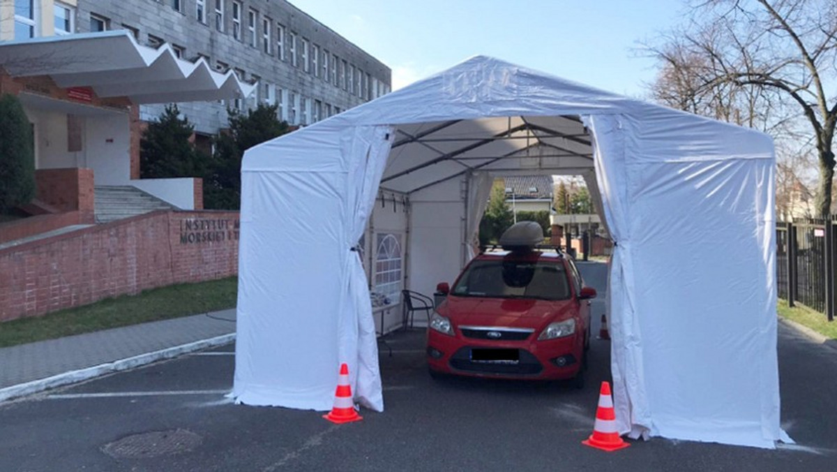 Mamy 167 zgłoszonych podmiotów do prowadzenia badań drive thru. Liczymy, że jutro lub pojutrze będziemy mogli ruszyć z badaniami - powiedział dziś rzecznik MZ Wojciech Andrusiewicz. Dodał, że o badaniu będzie przypominać specjalnie uruchomiony system SMS.