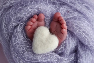 1000 zł miesięcznie po urodzeniu dziecka na dłużej niż rok. Dla kogo? [PROJEKT]