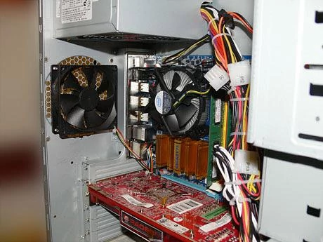 Wnętrze komputera NTT Game W936G