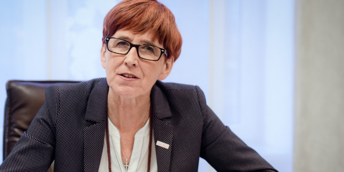 Elżbieta Rafalska była minister rodziny wprowadzała w Polsce program 500+. Teraz mówi o możliwych zmianach. 