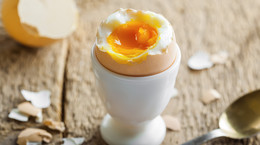 Czy jajka podnoszą poziom cholesterolu? Ile jajek można zjeść w tygodniu? Oto co mówią eksperci [WYJAŚNIAMY]