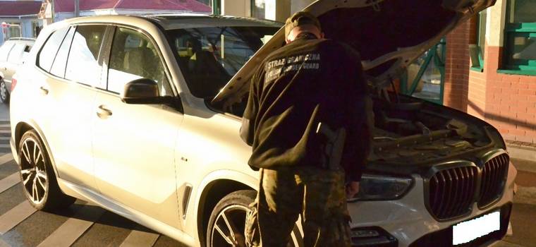 Straż Graniczna zatrzymała BMW na rosyjskich numerach. Kierowcę zdradził drobny szczegół 