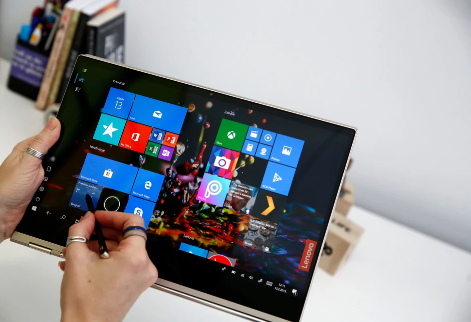 Displej je veličine 14 inča