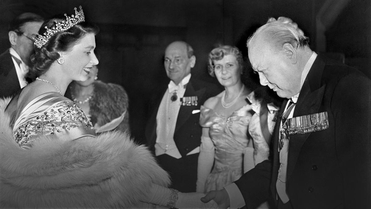 Elżbieta II i Winston Churchill
