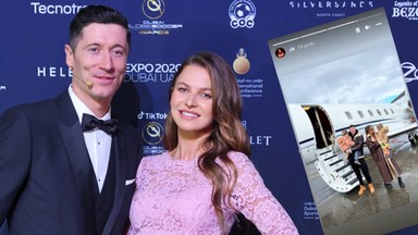 Robert Lewandowski pokazał zdjęcie z rodziną. Pozowali przed wejściem na pokład prywatnego samolotu