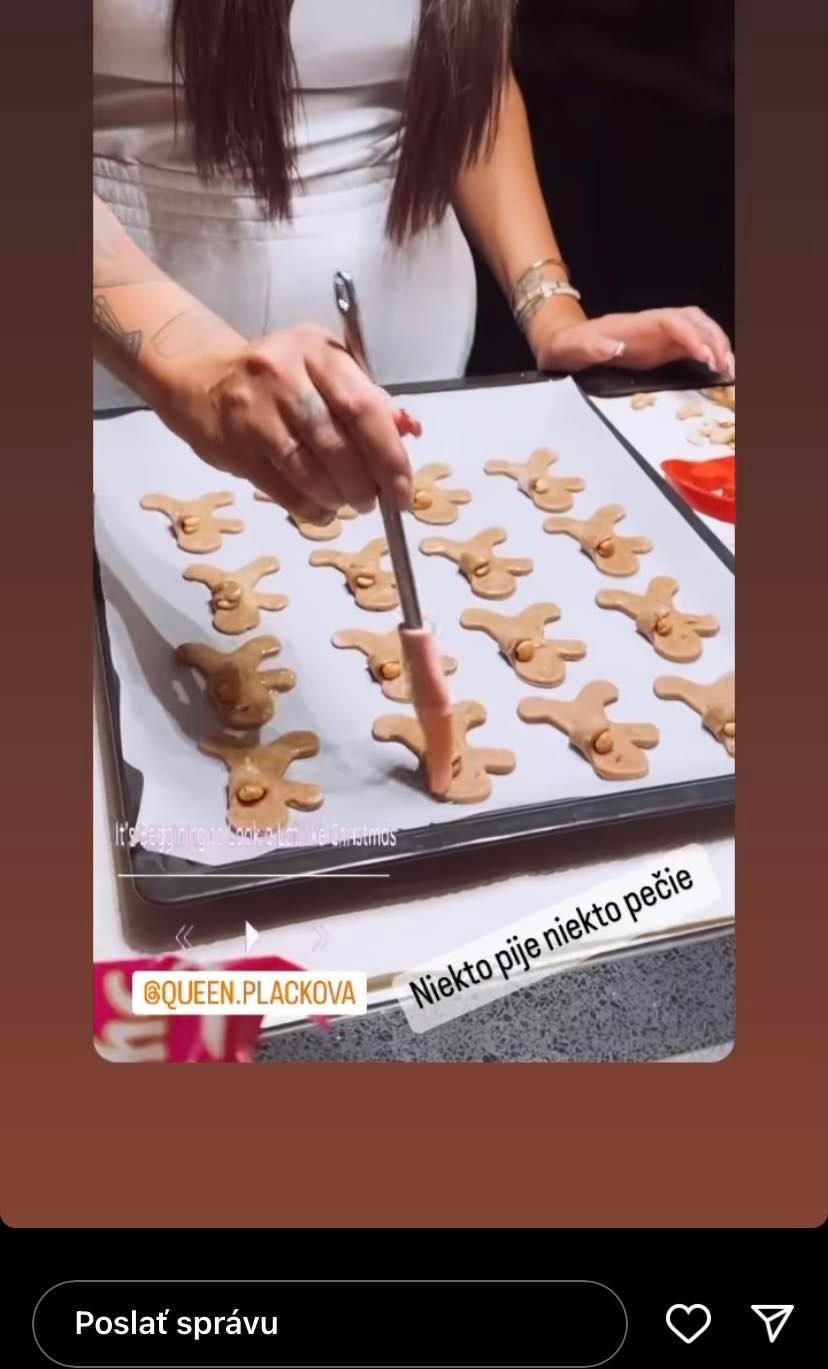 Zuzana Plačková piekla medovníčky. 