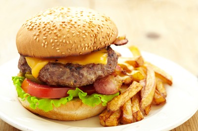 Europejskie sieci wycofują ze sprzedaży hamburgery wołowe z koniną