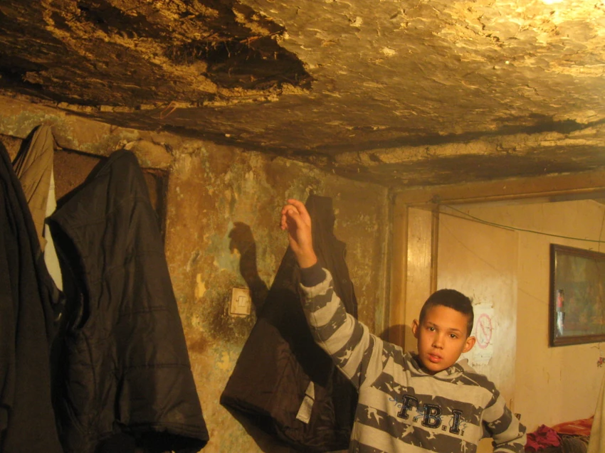 Užas: Plafon u kući samo što se nije srušio