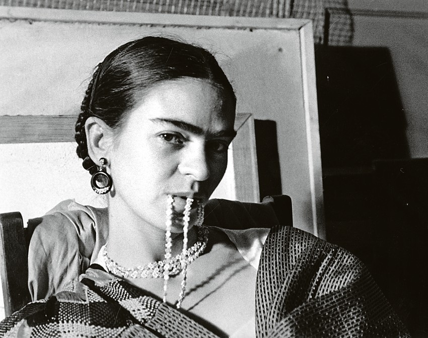Frida sa ogrlicom u ustima, 1933.