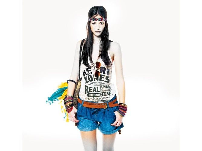 Letnie zabawy z denimem - kolekcja Bershka na lato 2011.