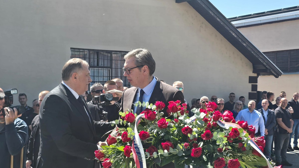 Vučić  na sahrani Dodikove majke