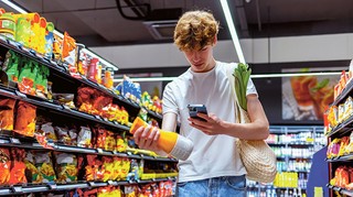 Tradycyjne kody kreskowe zyskują nowy wymiar: Rewolucja 2D w handlu