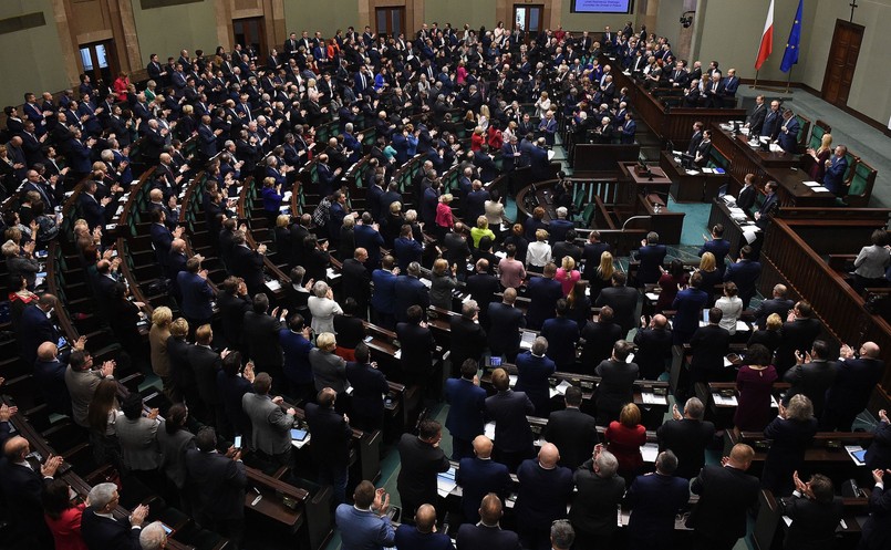 Przedłożoną przez rząd ustawę o zmianie niektórych ustaw w celu przeciwdziałania wykorzystywaniu sektora finansowego do wyłudzeń skarbowych poparło w głosowaniu 367 posłów, 47 było przeciw, 23 się wstrzymało.