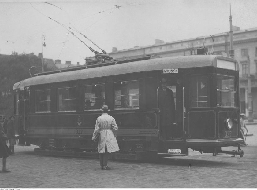 Prezentacja wagonu tramwajowego typu F na pl. Teatralnym