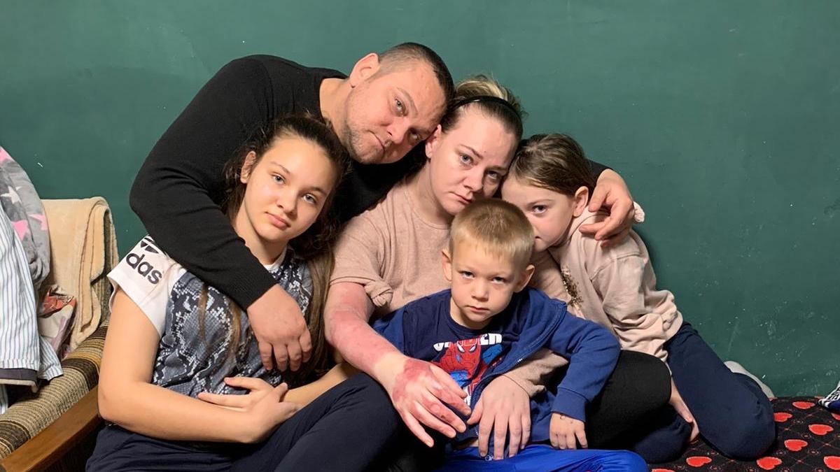 Hős édesanya: belobbant a kezében a PB-palack, három gyermekét mentette ki az égő házból