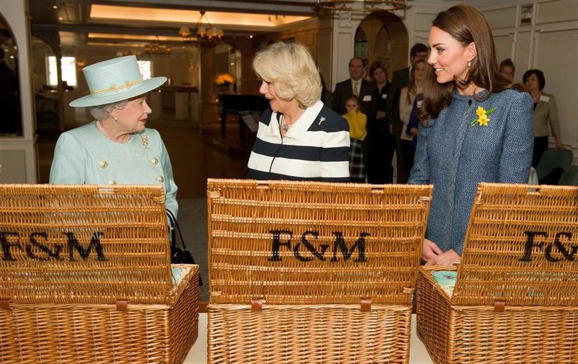 Kate, Camilla, Elżbieta II Fortnum And Mason